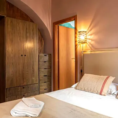 Center “ Arco Dei Gigli “